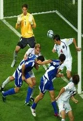 3 cú đánh đầu làm thay đổi châu Âu ảnh 2